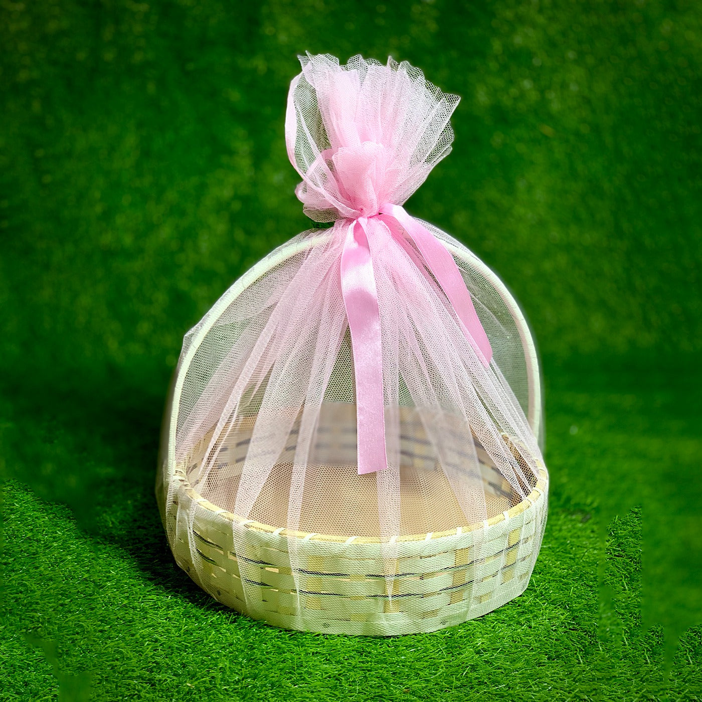 Round Simple white and gold basket